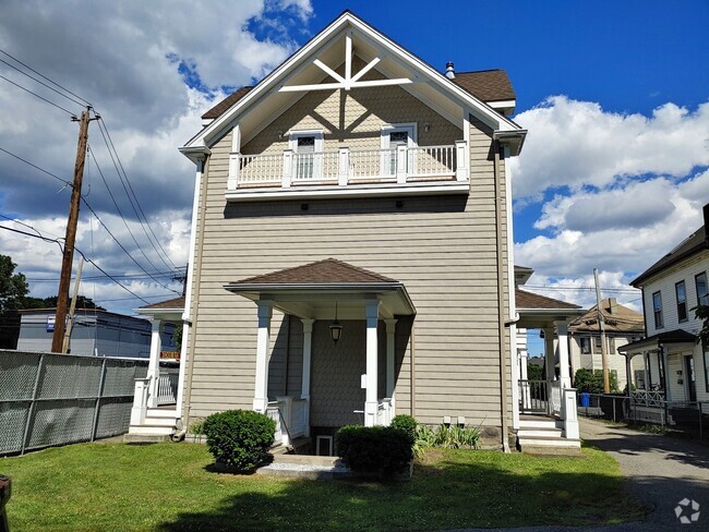 Building Photo - 104 Bacon St Unit 2 Rental