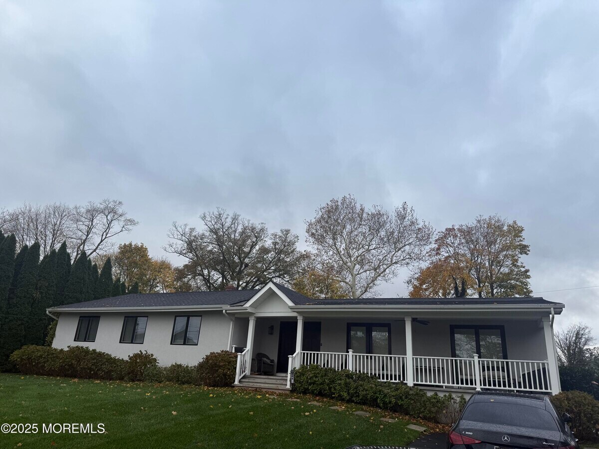 Photo - 884 Red Oaks Dr