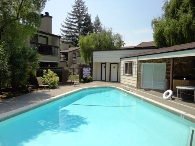 Building Photo - 6260 Havenside Dr Unit 1