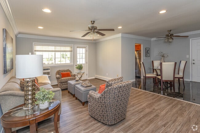 1BR,1BA -725SF -Living/Dining Room - Fairfield At Hauppauge