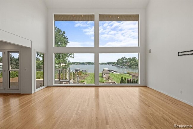 Photo - 2380 Walnut Lake Rd