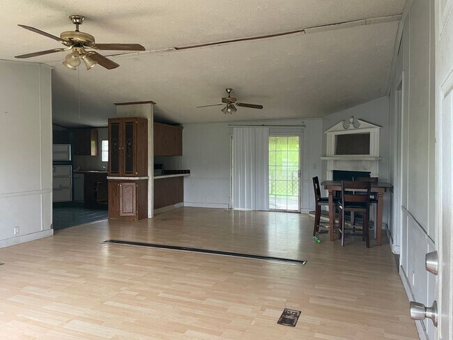Photo - 5 Bedroom, 3 Bath 2,128 sq ft Doublewide T... Casa