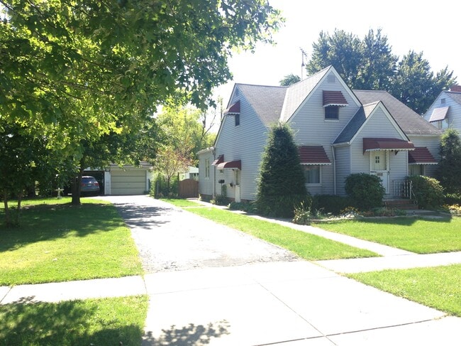 2101 Tuxedo Ave