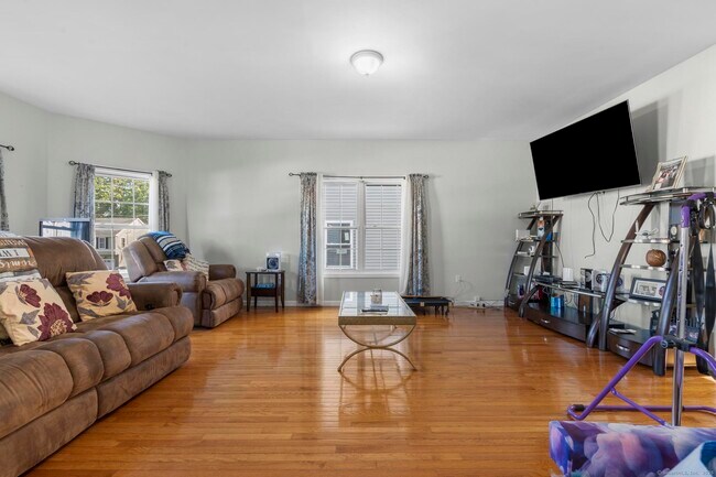Photo - 39 Infield St