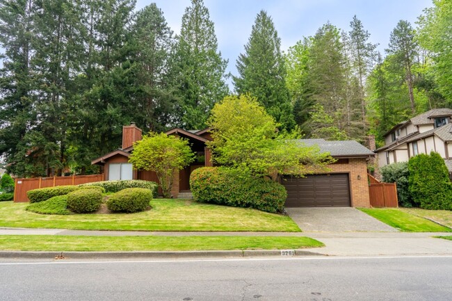 4bd/2.75ba Bellevue Home - 4bd/2.75ba Bellevue Home