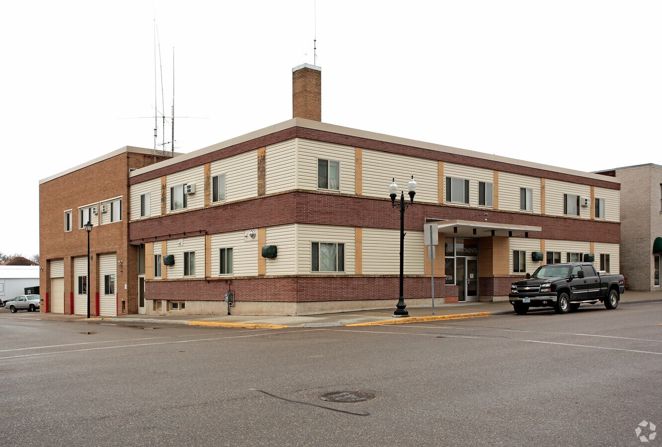 Sinclair East Apartments - Sinclair East Apartments