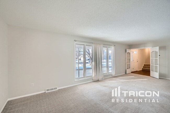 Photo - 931 Market St S