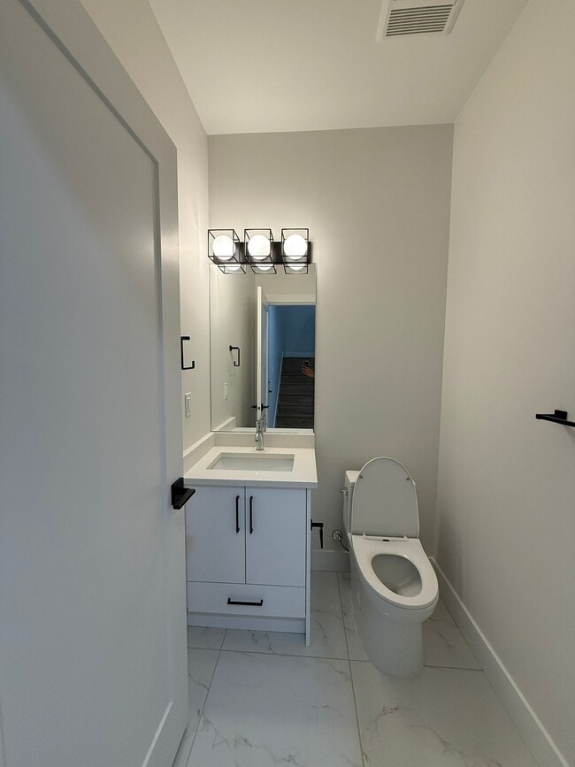 Photo - 163-175A 175a St