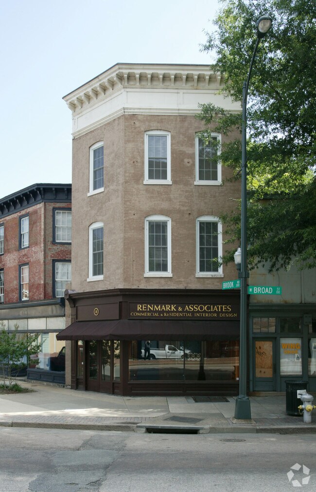 Photo - 18 W Broad St