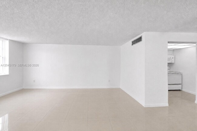 Photo - 250 174th St Unit 810