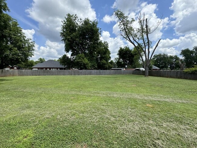 Photo - 204 Mahan Dr