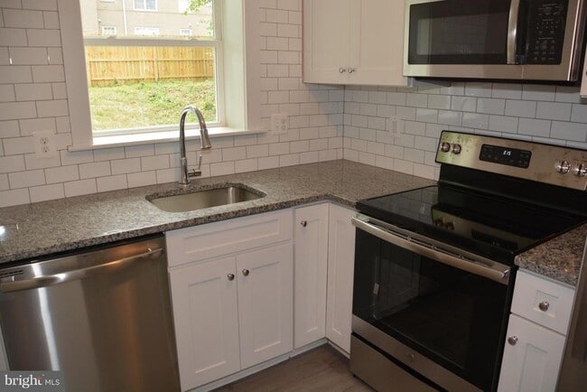 Building Photo - 5029 Hanna Pl SE Unit 1 Rental