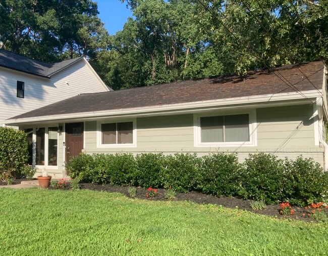 Photo - 1103 Palafox Dr NE