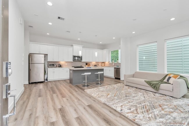 Photo - 3360 Pinemont Dr