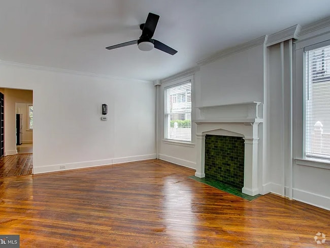 Building Photo - 10 E James St Rental
