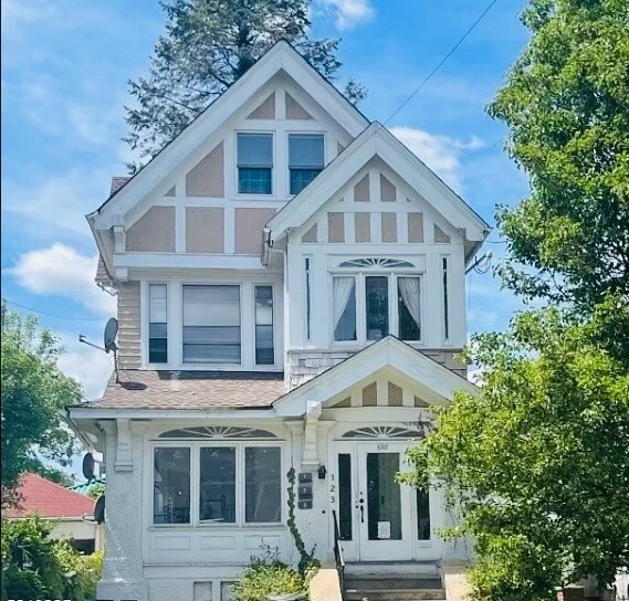 Photo - 698 Clifton Ave Unidad 1