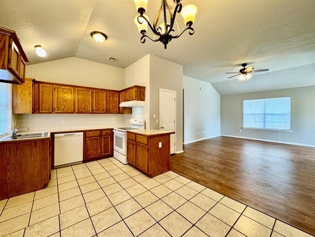 Photo - 633 NW 121st St