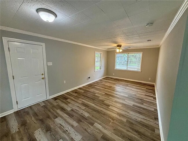Photo - 466 Pinehill Dr