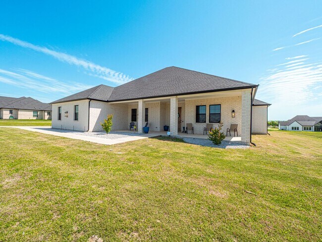 Photo - open concept 4bd - rent to own