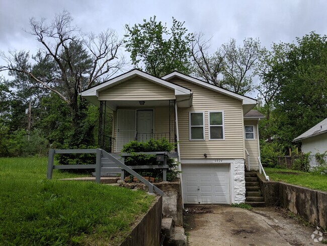 Building Photo - 2 Bed 1 Bath With Garage Rental