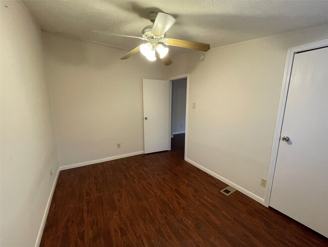 Photo - 16658 Meadowcroft St