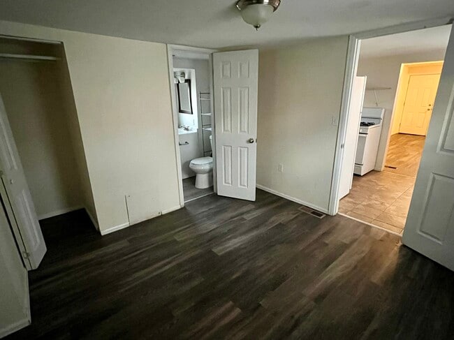 Photo - 4731 Vine St