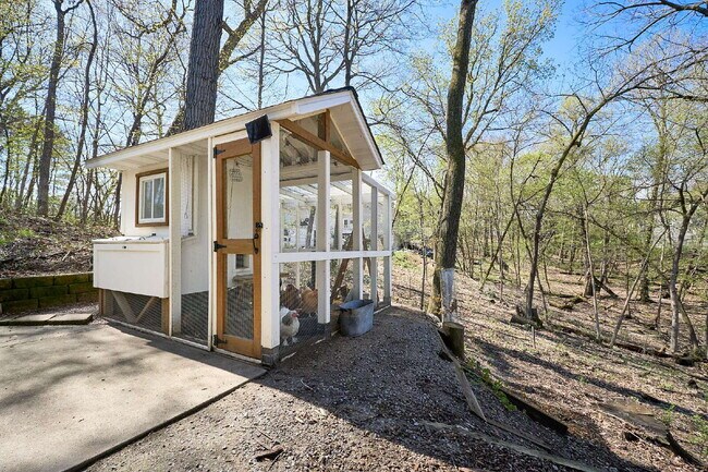 Photo - 1832 Essex Rd