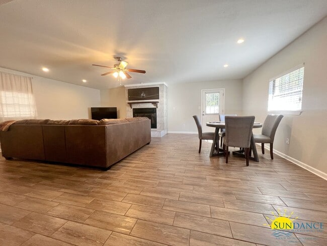 Photo - Gorgeous 3 Bedroom Home in Shalimar!