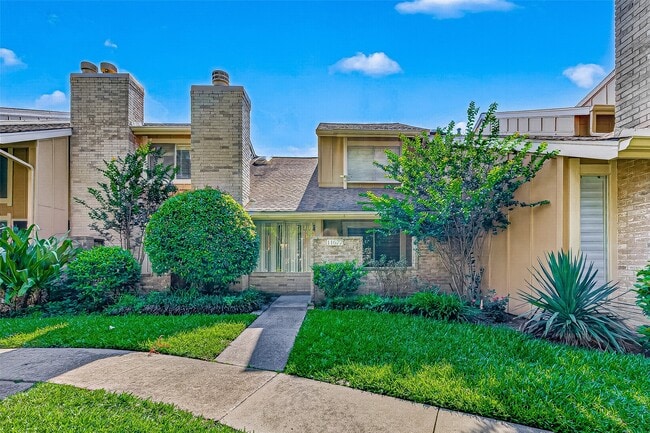 Building Photo - 11677 Village Pl Dr