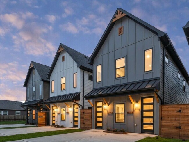 Photo - 8009 Cora St