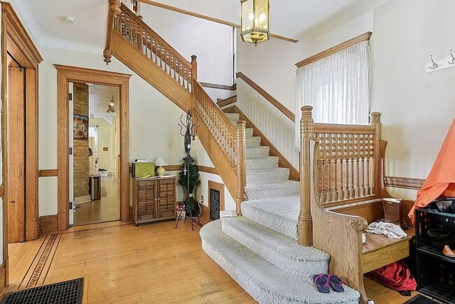 818 7th St SE