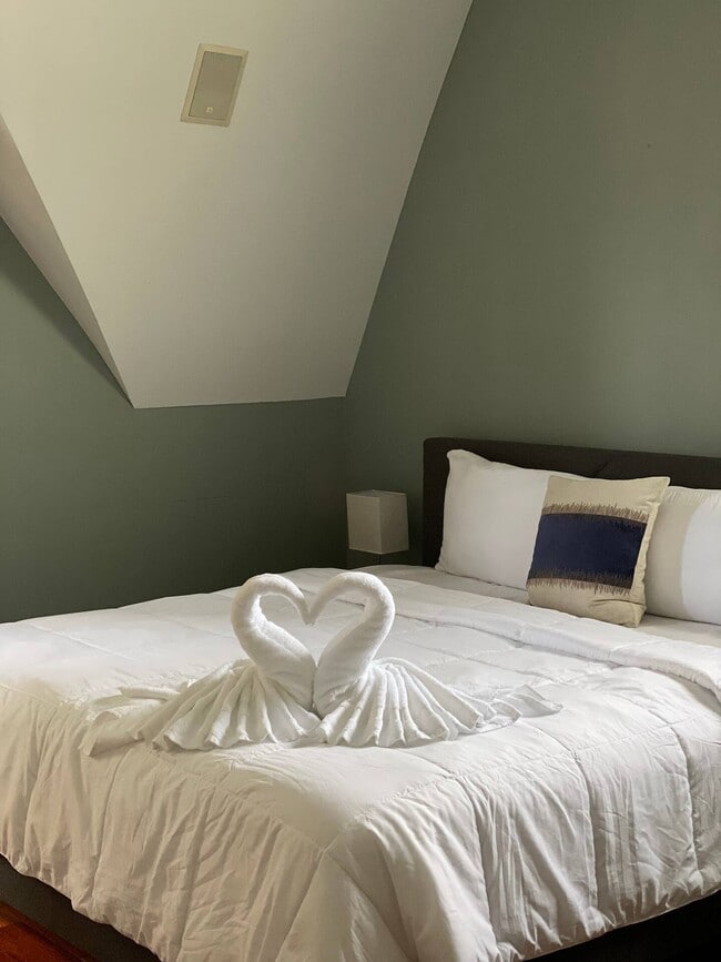 Photo - 419 E Oakwood Blvd