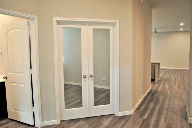 Building Photo - 14131 Lake Lodge Dr