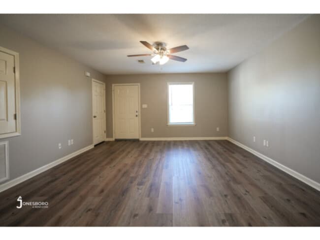 Building Photo - MEDALLION: Water & Sewer Included!