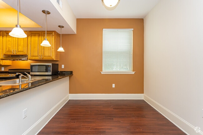 2BR, 2BA - 1,056SF