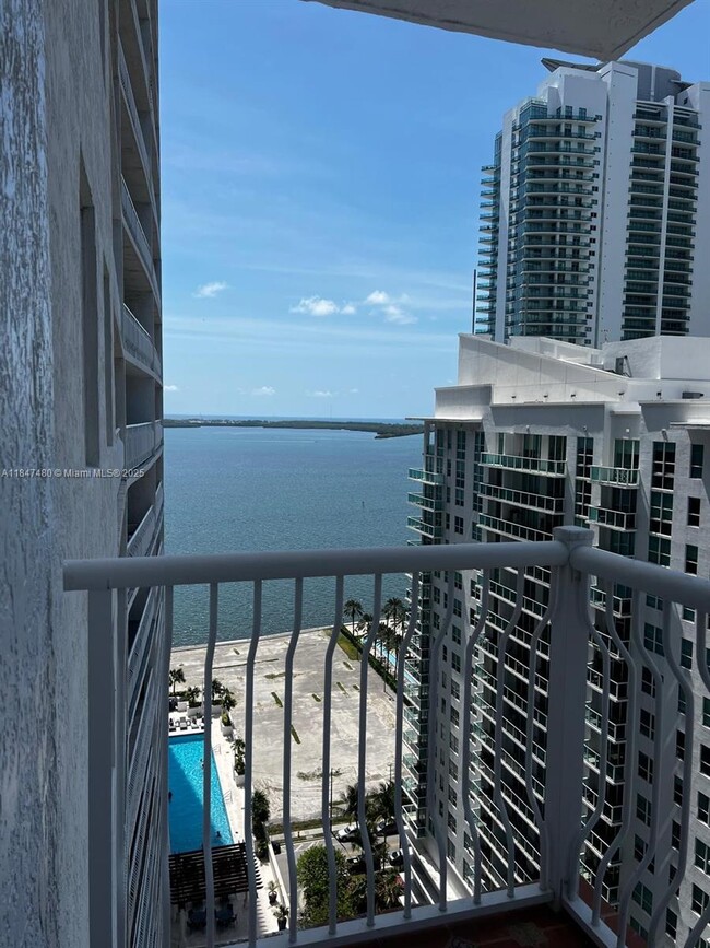 Building Photo - 1200 Brickell Bay Dr Unit 2723 Rental