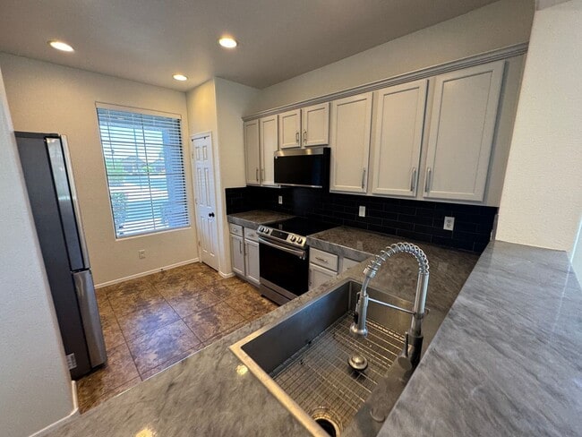 Photo - 3bd/2ba 1374 sq ft in Chandler with POOL