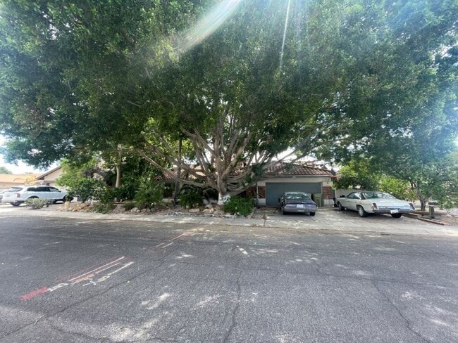 Building Photo - 6049 W Grandview Rd