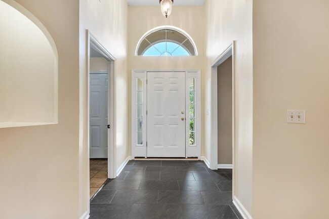 Photo - 2025 Ascot Way