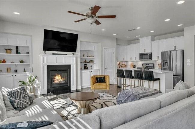Photo - 790 Belrose Dr SE