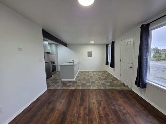 Building Photo - 1054-1066 Sun Rd Unit 1066