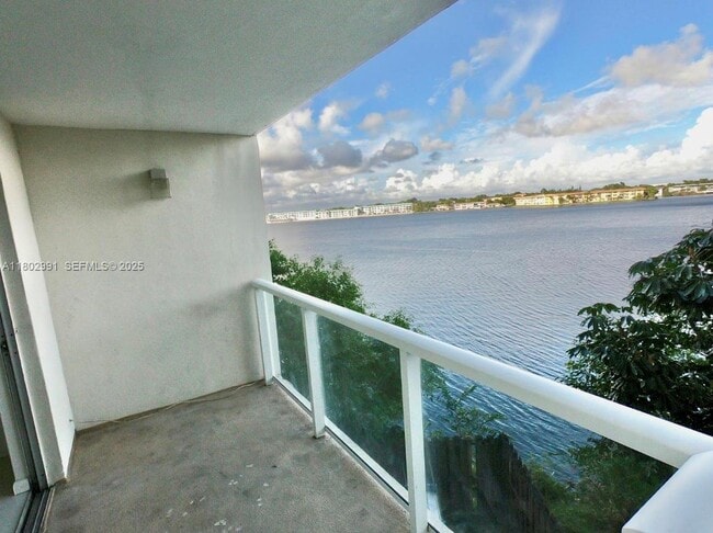 Building Photo - 1301 NE Miami Gardens Dr Unit 202W