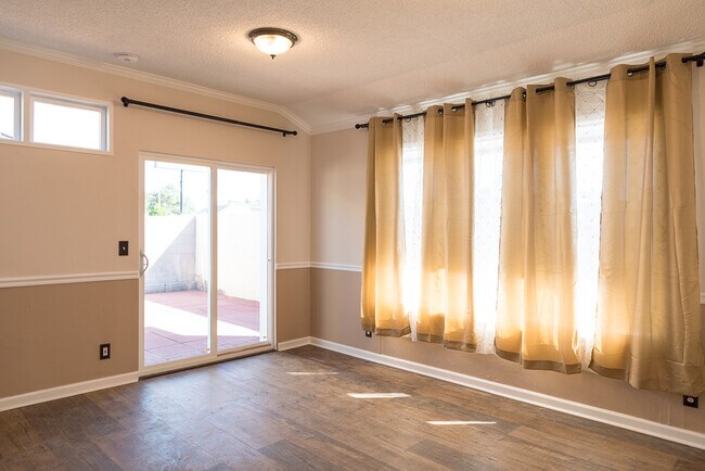 Photo - 398 SW 12th St