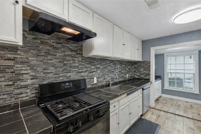 Building Photo - 105 Pompano Ave