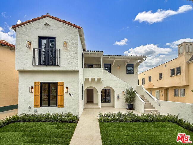 Building Photo - 150 N Arnaz Dr Unit D Rental