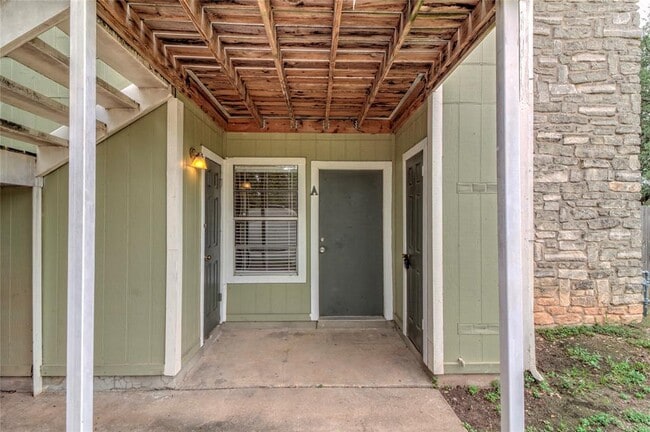 Photo - 400 Hedgewood Dr