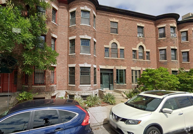 Building Photo - 533 Newbury St Unit B Rental