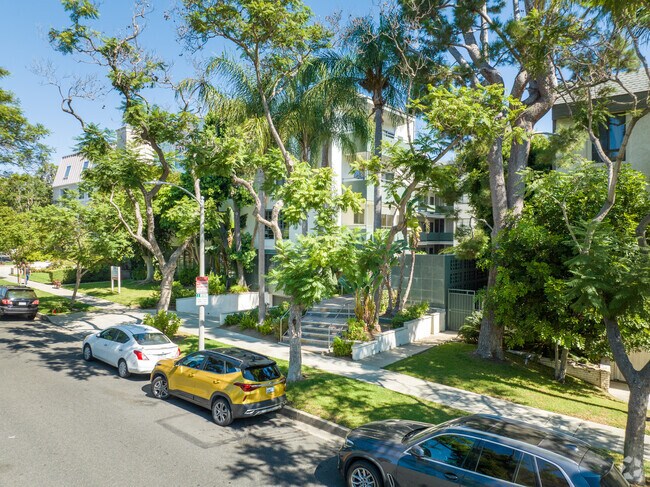 454 N Oakhurst Dr