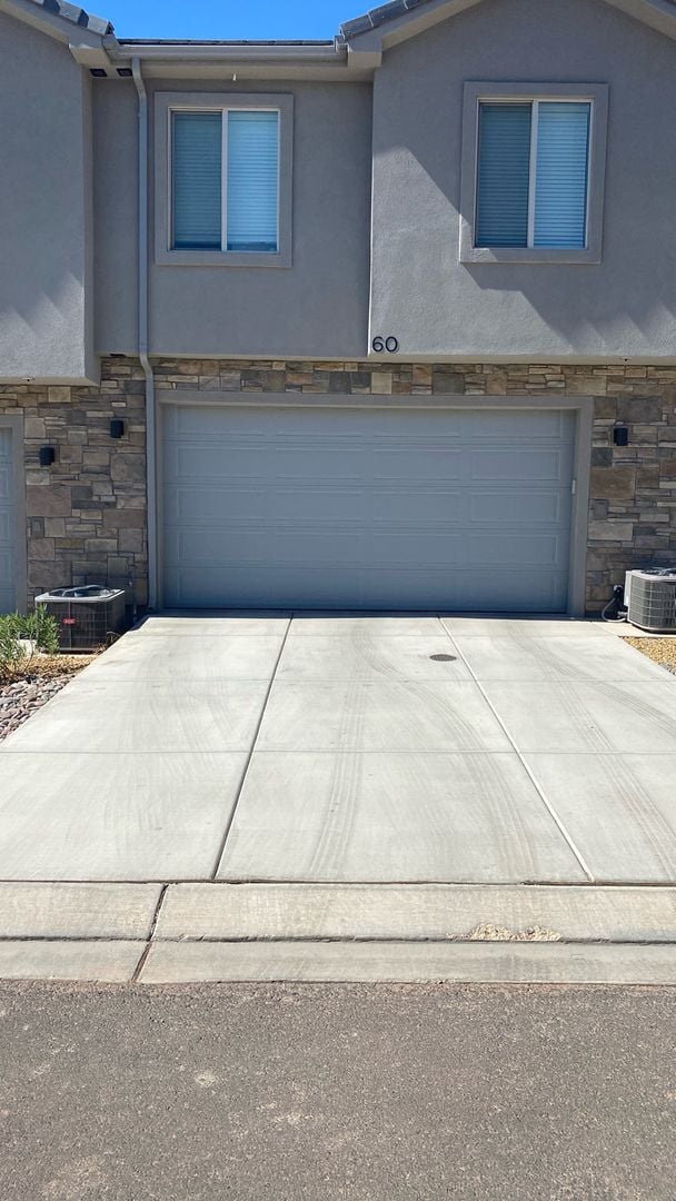 Photo - 3 Bed - 2.5 Bath, Large Townhome - 2 Car G...