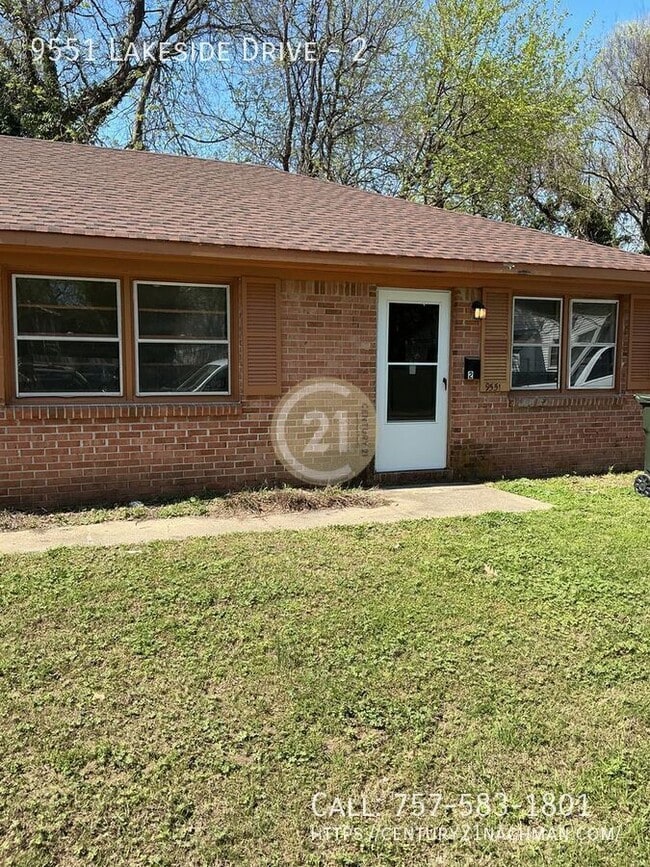 Building Photo - 9551 Lakeside Dr Unit 2